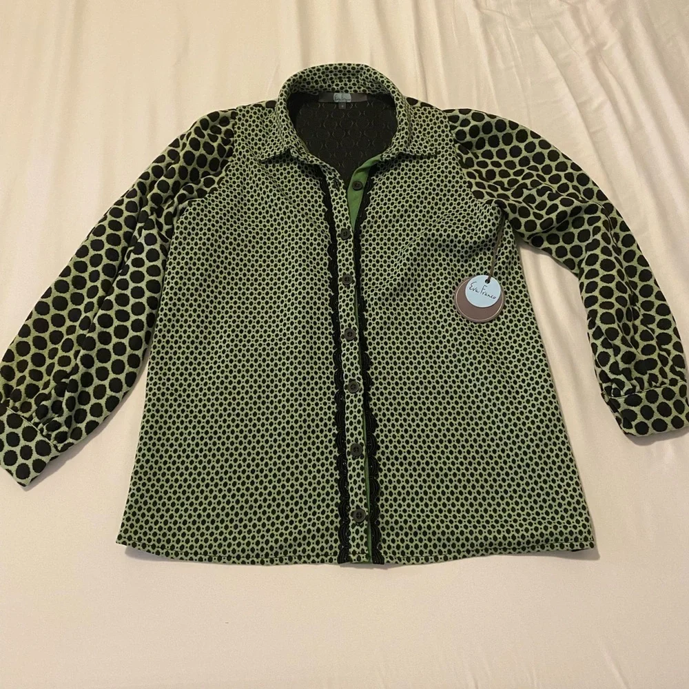 Eva Franco unique button up top in a size 8 - no material tag / likely a sample - Picture 5 of 15